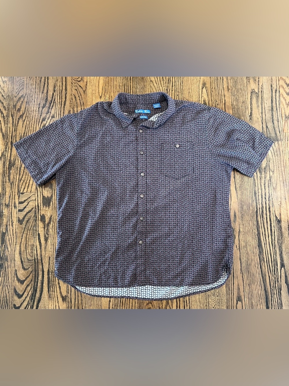 Short-Sleeve Casual Button-Down Shirt in Black pattern - Men's